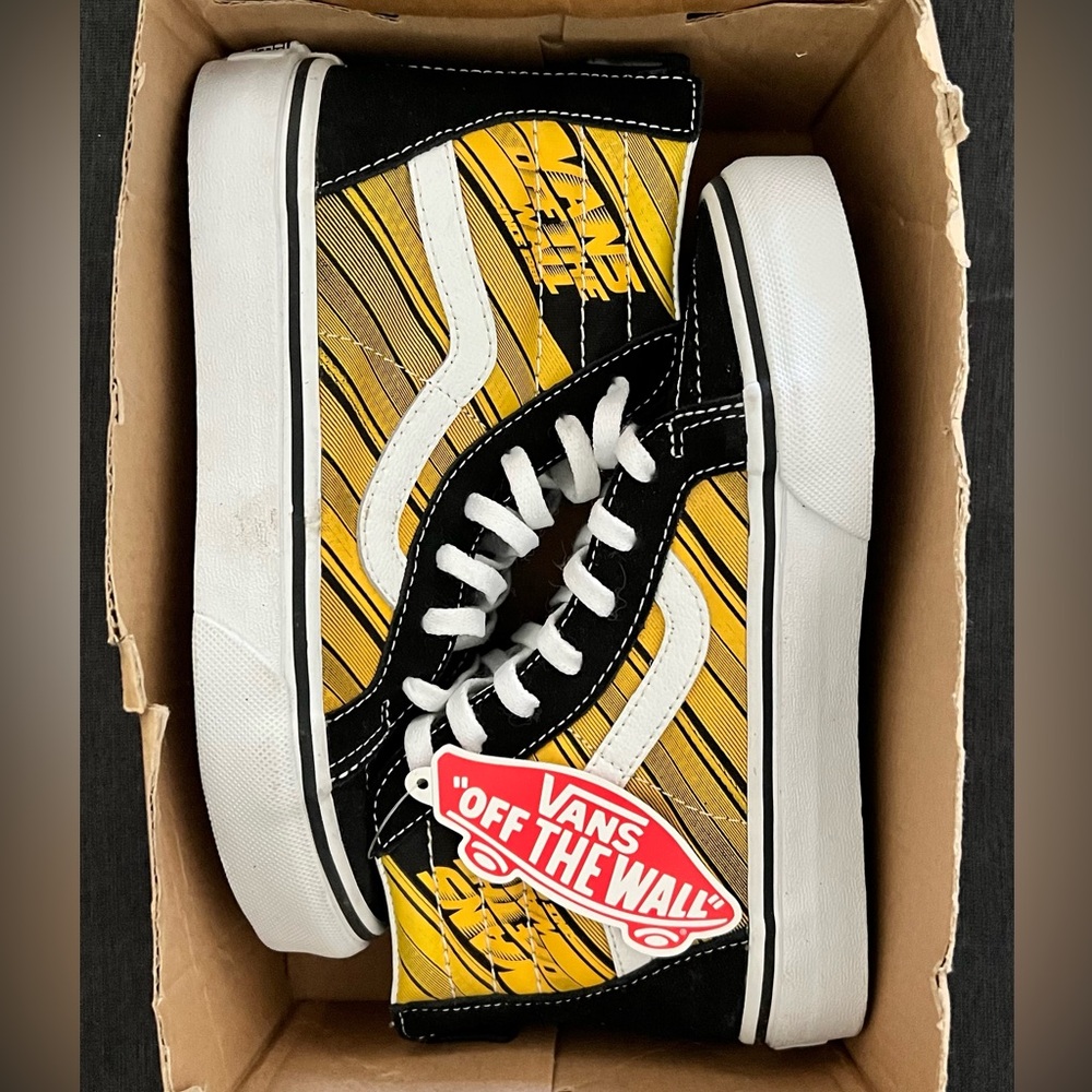 Vans Sk8-Hi Zip Racers Edge. Black & Yellow High-Top. NWT in box. Never worn.